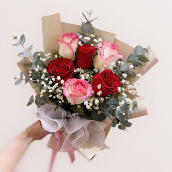 Order Valentine’s Day flower delivery Singapore